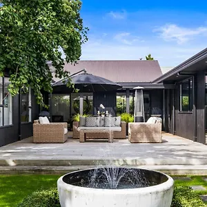 Black Luxury , Blenheim New Zealand